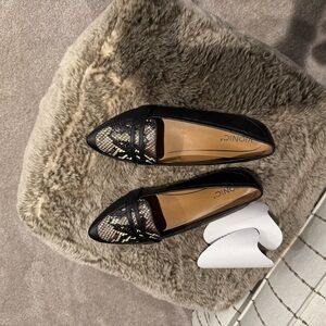 Vionic Black and Cream Women's Flats